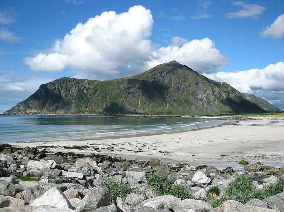 Strand an der Südspitze der Lofoten