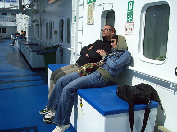 Chillen auf Deck. Ich vermisse meine Sonnenbrille.