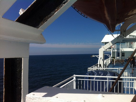 Während der Überfahrt brennt die Sonne. So kann’s bleiben!