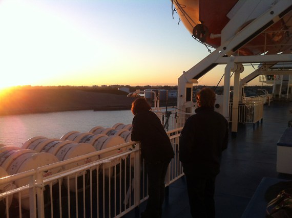 Bei der Hafeneinfahrt Trelleborg bekommen wir einen kleinen Vorgeschmack auf skandinavische Lichtstimmungen.
