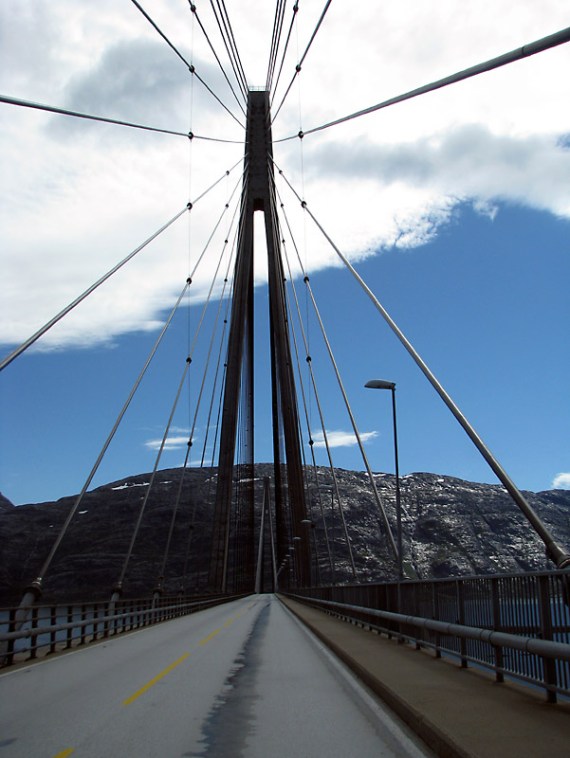 Auf der Helgelandsbrua