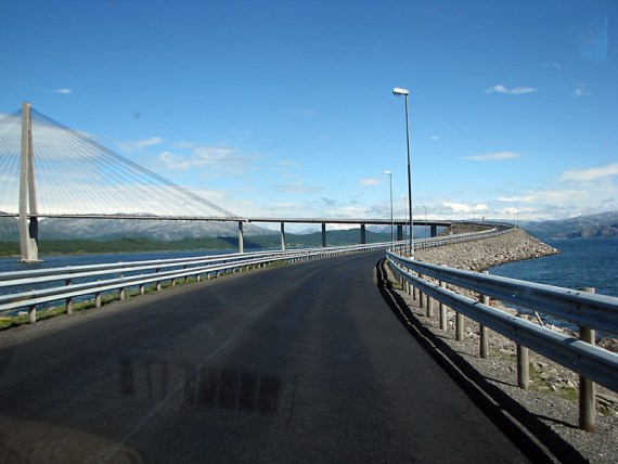 Die Kurve auf der Helgelandsbrua