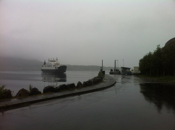 Mit dieser Fähre verlassen wir den Nordpolarkreis.