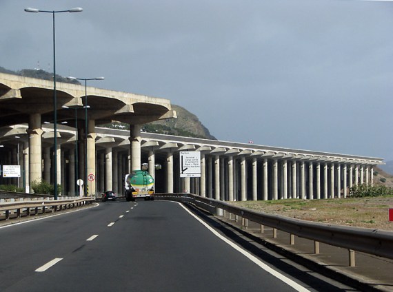 Der Aeroporto da Madeira steht auf Stelzen