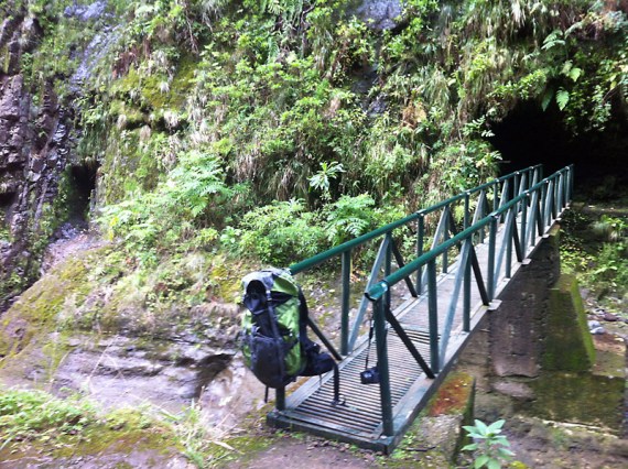 Am Eingang zum Tunnel der Levada do Pico Ruivo